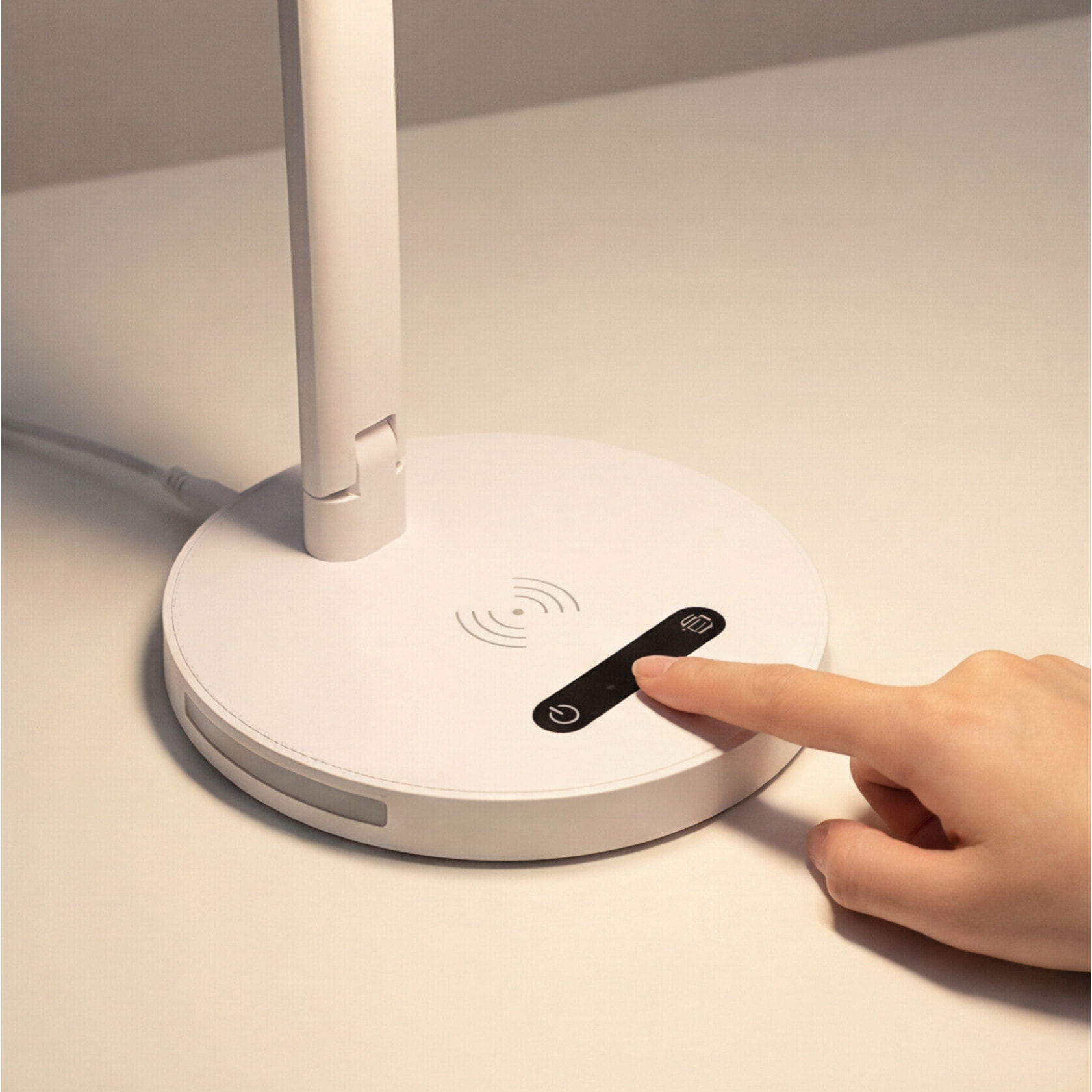 Forlight Avance Flexo led táctil con Regulador de Intensidad y Temperatura de luz. Cargador para móvil de inducción. Blanco.