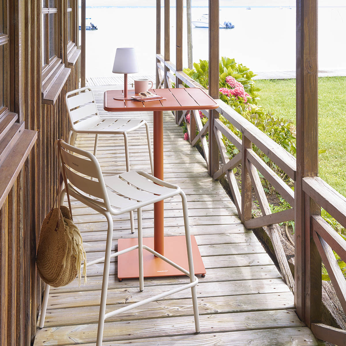Table haute de jardin "Phuket" ambre 2 places en acier