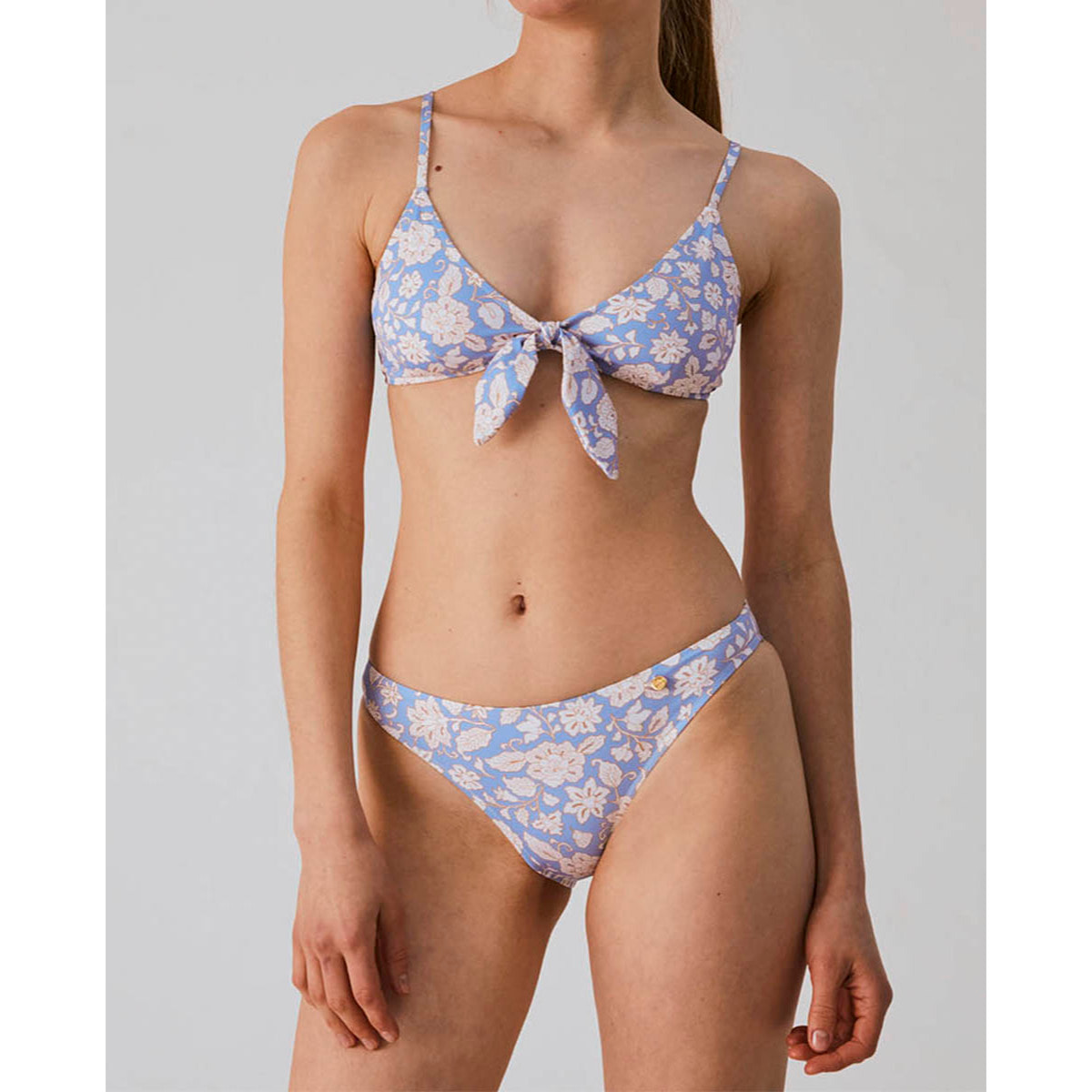 Top de bikini con lazo de quita y pon
