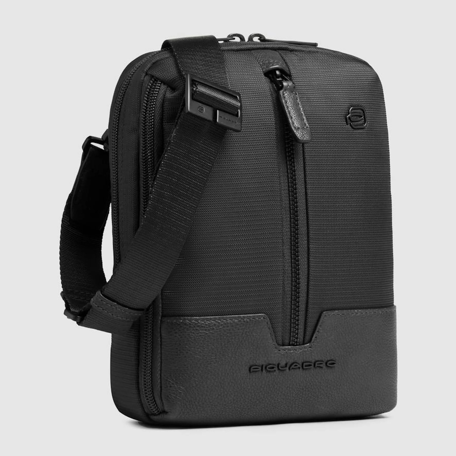 Piquadro Borsello porta iPad®mini in tessuto riciclato e pelle con protezione RFID