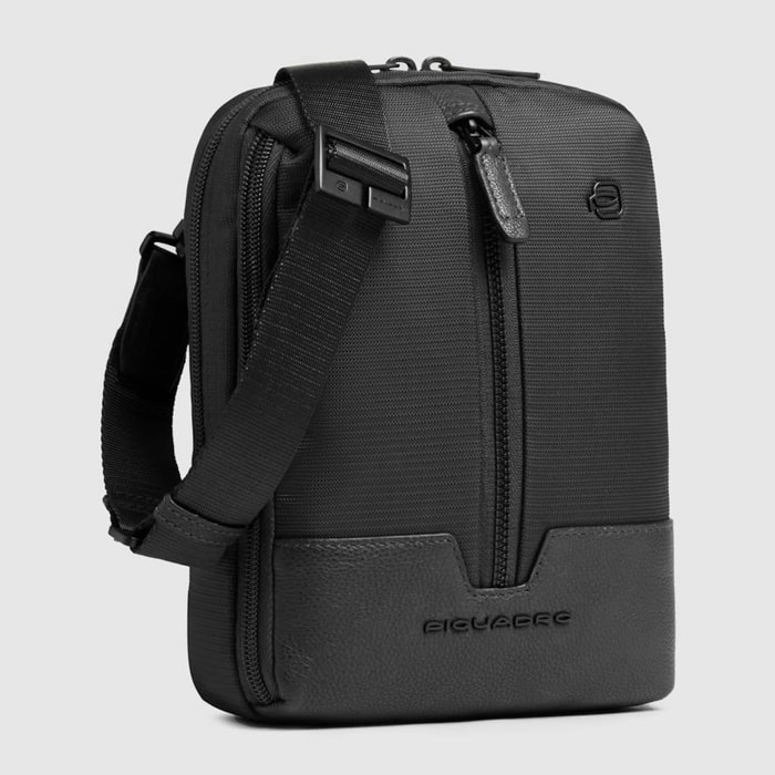 Piquadro Borsello porta iPad®mini in tessuto riciclato e pelle con protezione RFID