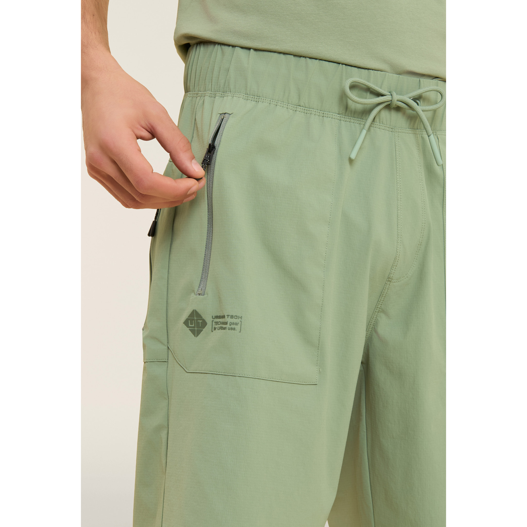 Bermuda Regular Nylon Rip-Stop con Tasche Zip