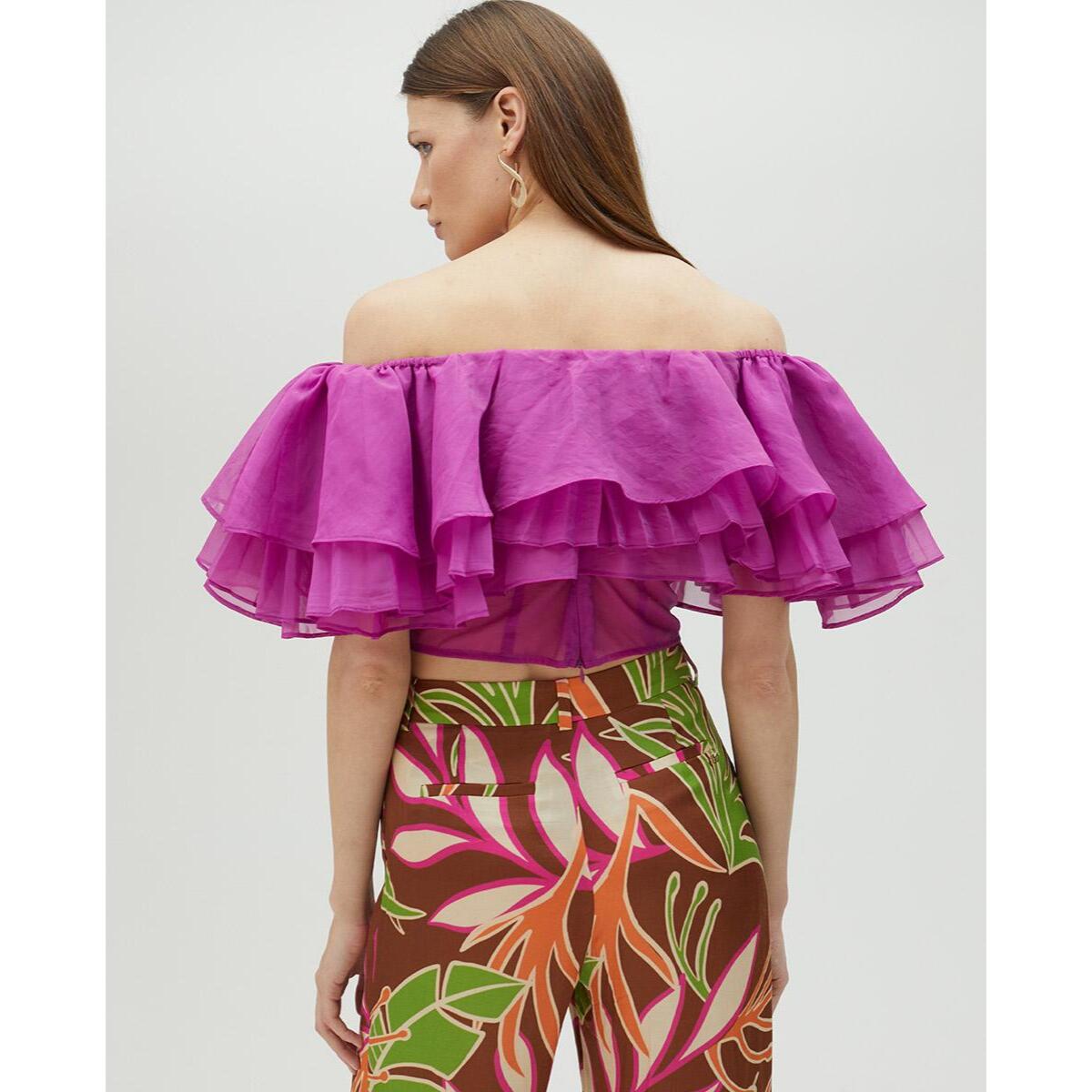 Top a maniche con volant