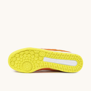 MUNICH CONTINENTAL V2 68 Zapatillas de fútbol sala y streetwear en naranja.