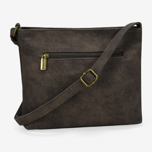 Bolso bandolera marrón con solapa de tachas