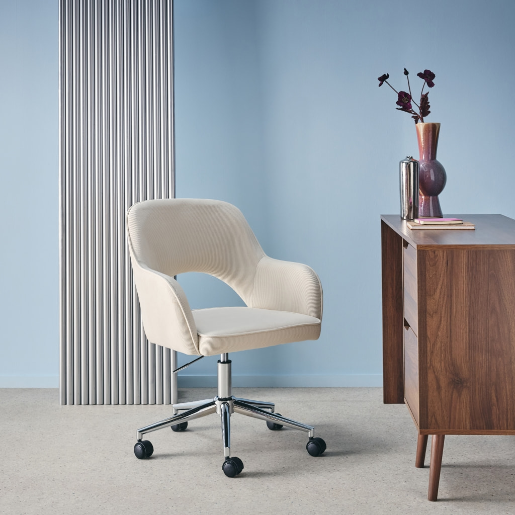 Chaise de bureau à roulettes velours côtelé blanc cassé piétement chromé. L 60 x P 62 x H 89 / 99cm