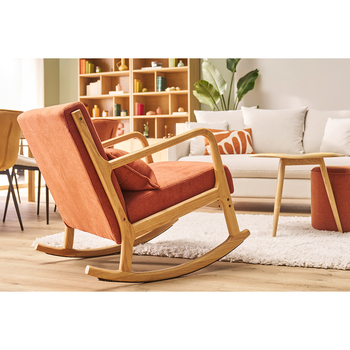 Rocking chair scandinave en tissu effet velours terre brûlée et bois clair massif DERRY