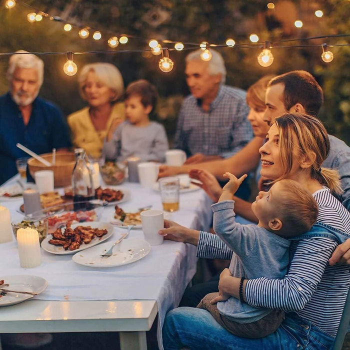 Catenaria di luci da esterno con 27 bulbi con pannello solare