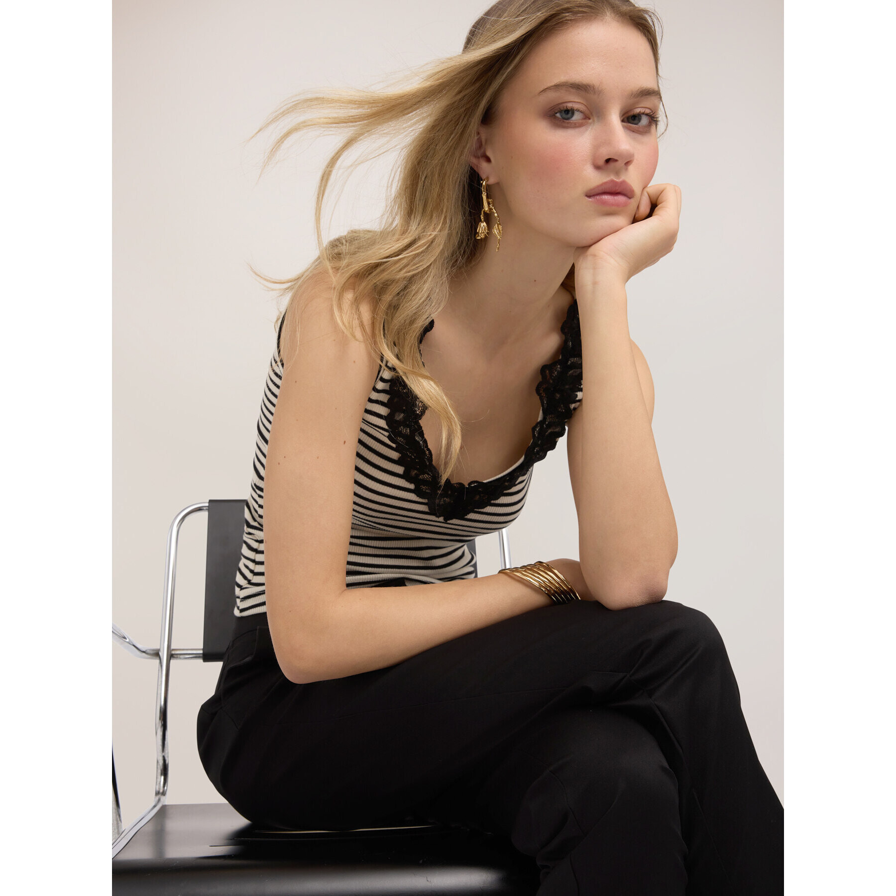 Motivi - Top a righe con bordo in pizzo - Nero