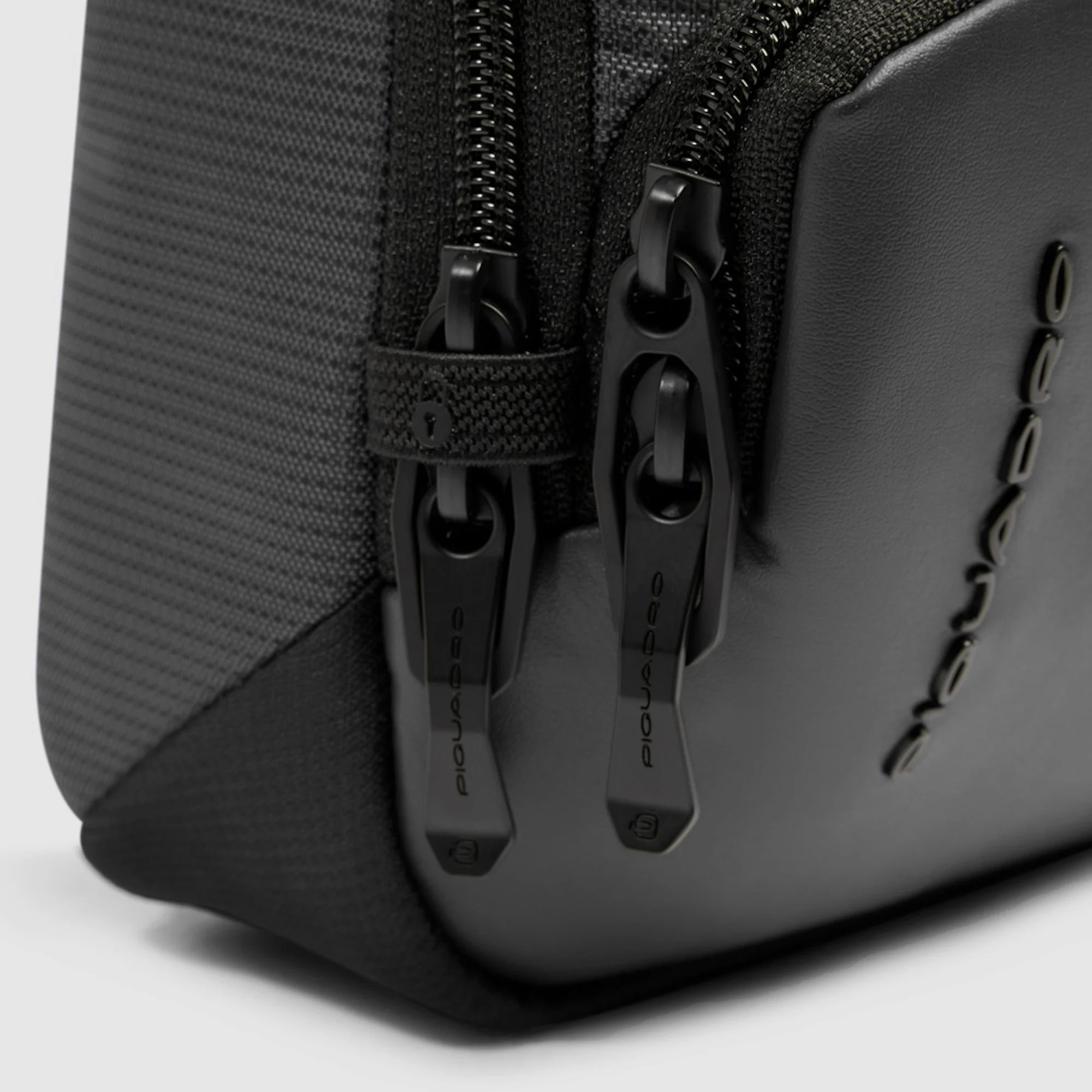 Piquadro Tracolla porta iPad®mini in tessuto riciclato e materiale bio-based con protezione RFID