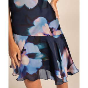 Vestido corto con escote asimétrico