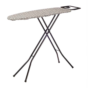 Asse da stiro pieghevole. Design geometrico. Area di stiratura 30x105 cm