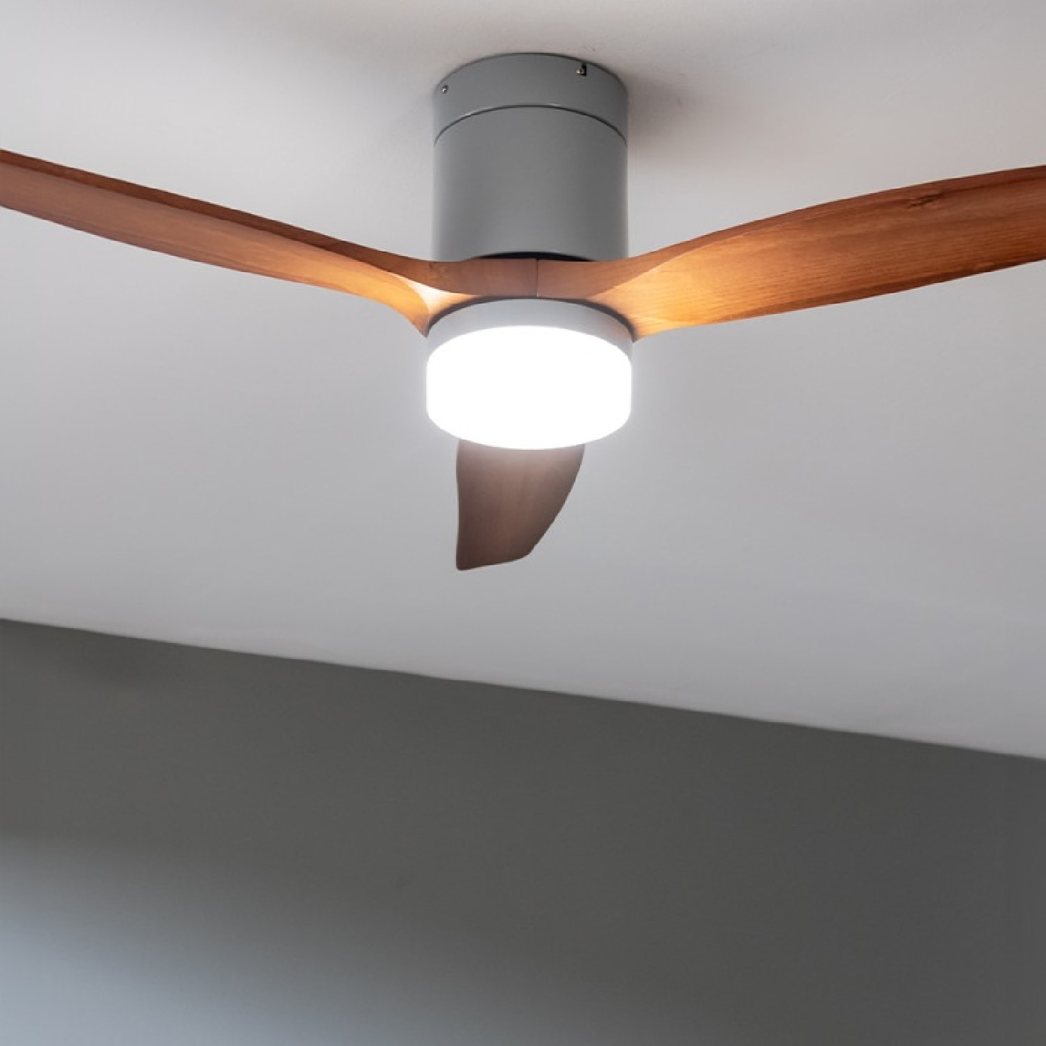 Cecotec Ventilatore da soffitto con luce EnergySilence Aero 5600 Aqua IronDarkWo