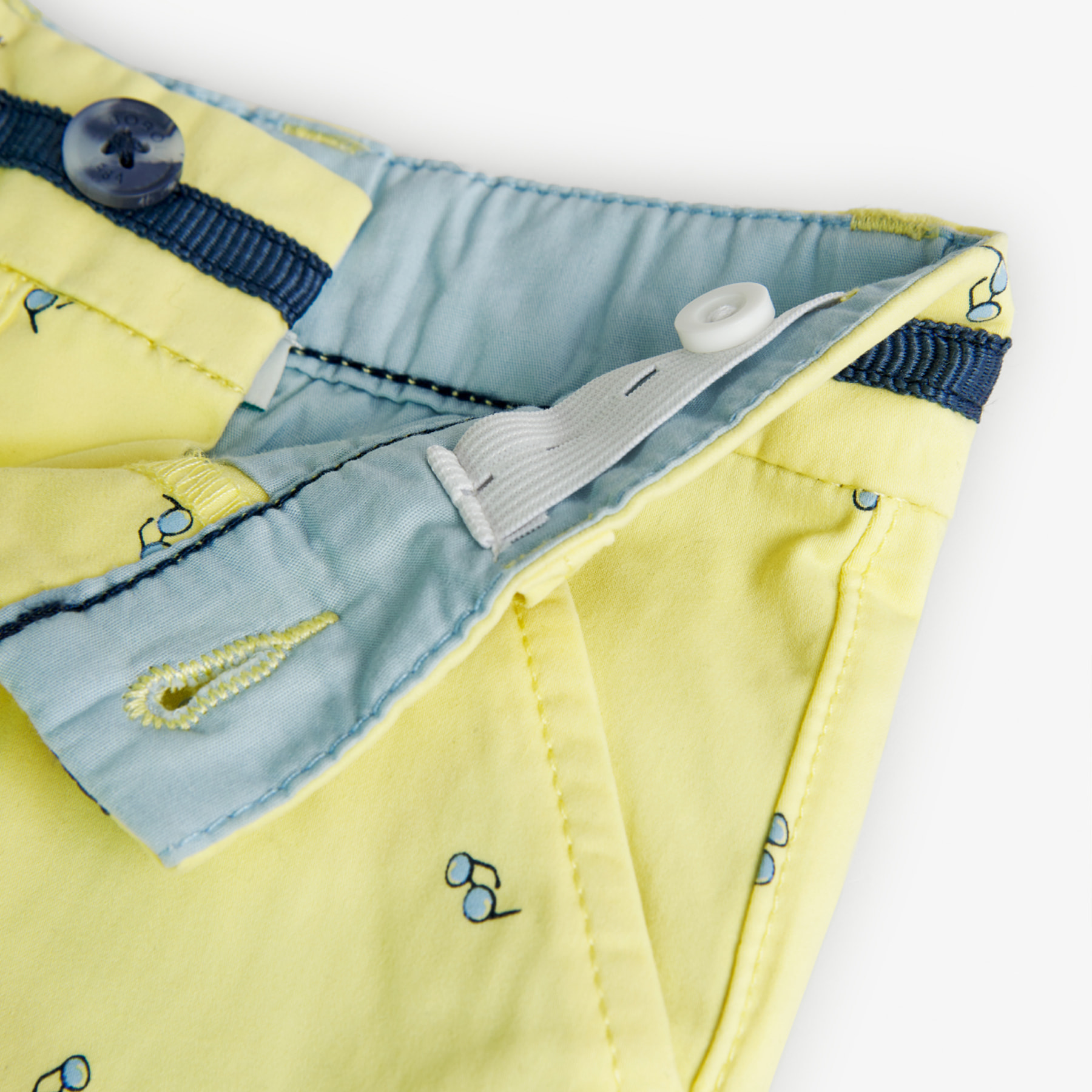 Bermudas niño, satén estampado, amarillo, cierre de botón