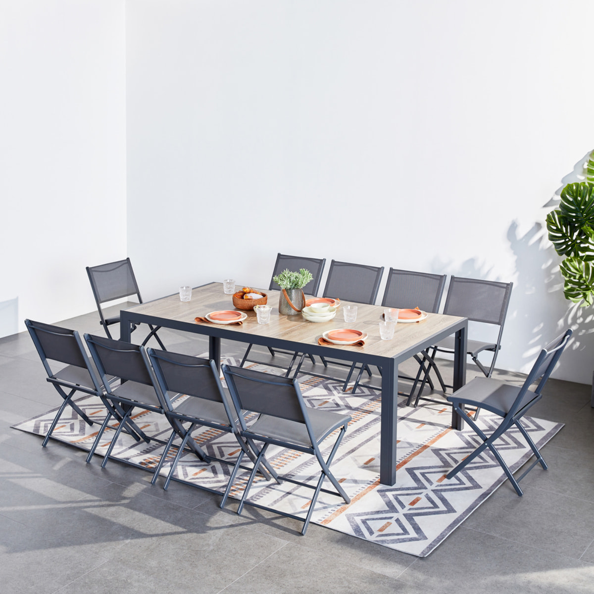 Ensemble table aluminium effet bois et 10 chaises NAIROBI