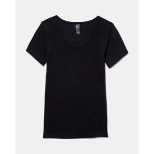 Camiseta manga corta de patrón básico con escote redondo ligeramente escotado