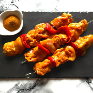 Brochettes de poulet marinées au Piment d'Espelette x 10 - avec morceaux de Piquillos - 2,2kg - France - Aldabia