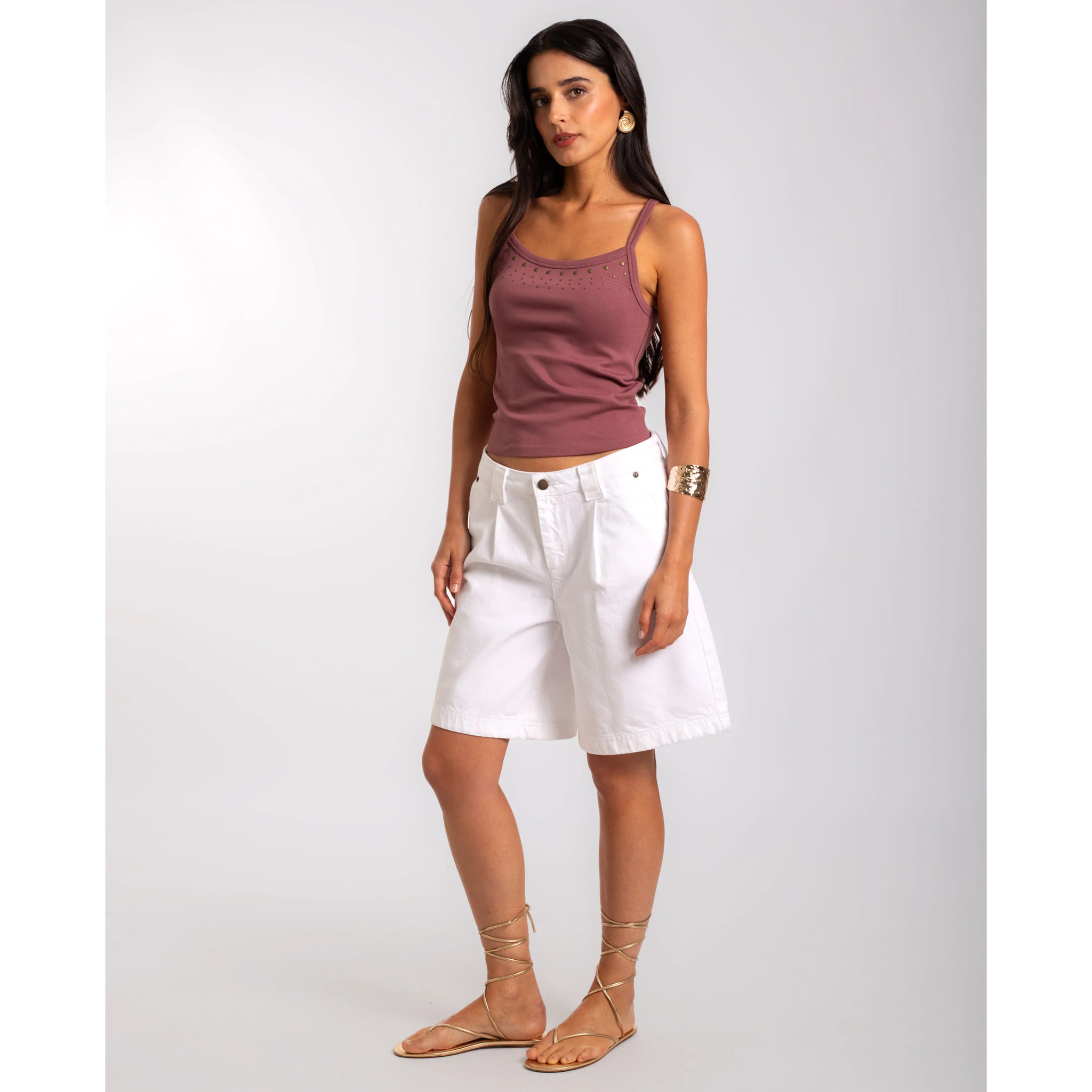 Top de mujer con tachuelas frontales