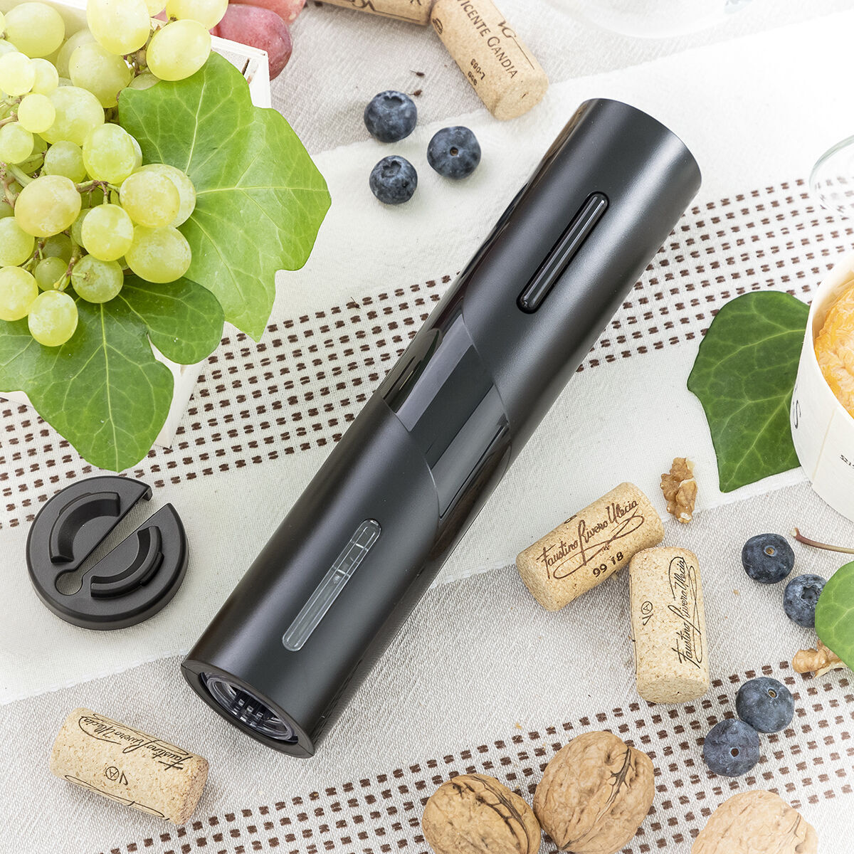 Pack Tire-bouchon Électrique pour Bouteilles de Vin et Bouchon Verseur Aérateur de Vin 2 en 1 InnovaGoods