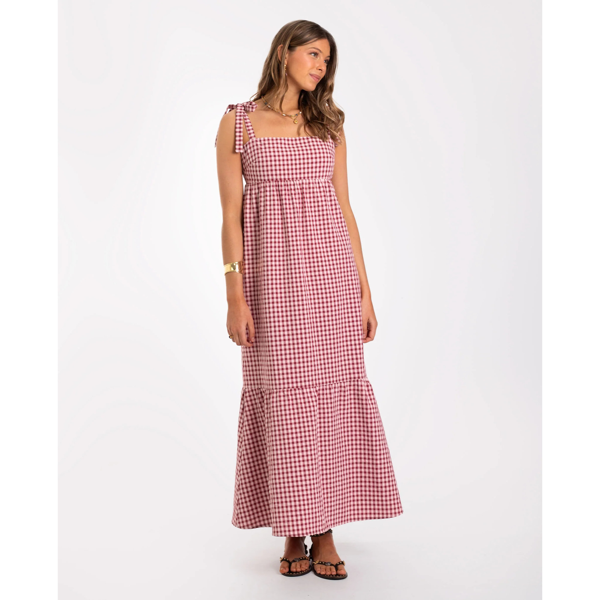 Vestido midi de tirantes con volante