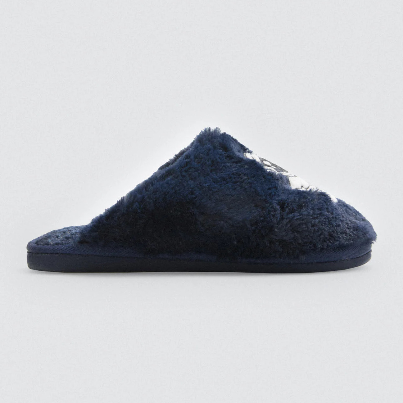 Ciabatte con i capelli da astronauta e pizza