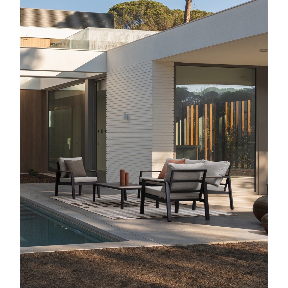 Set salotto ELNA con 1 divano, 2 poltrone e 1 tavolino in alluminio antracite con inserti in polywood