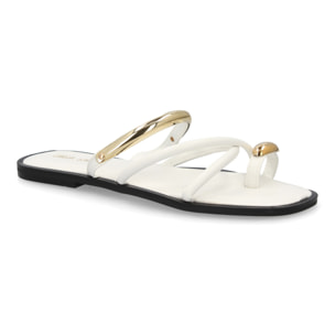 Sandalia plana mujer de tiras con adorno metálico