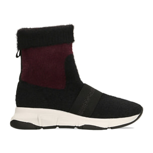 Sneakers nero-rosse sock boots con suola in gomma bianca