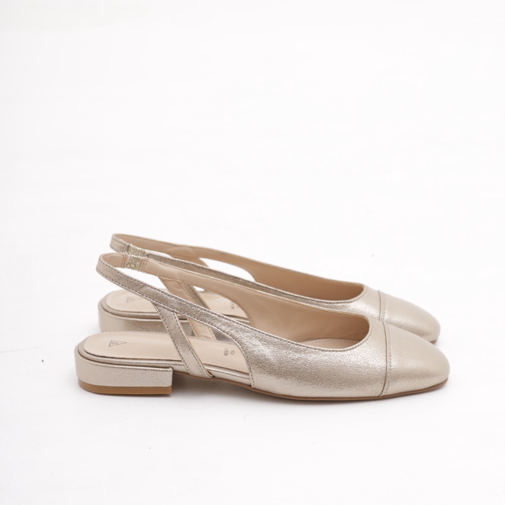 SLINGBACK FLAT PUNTALE PLATINO