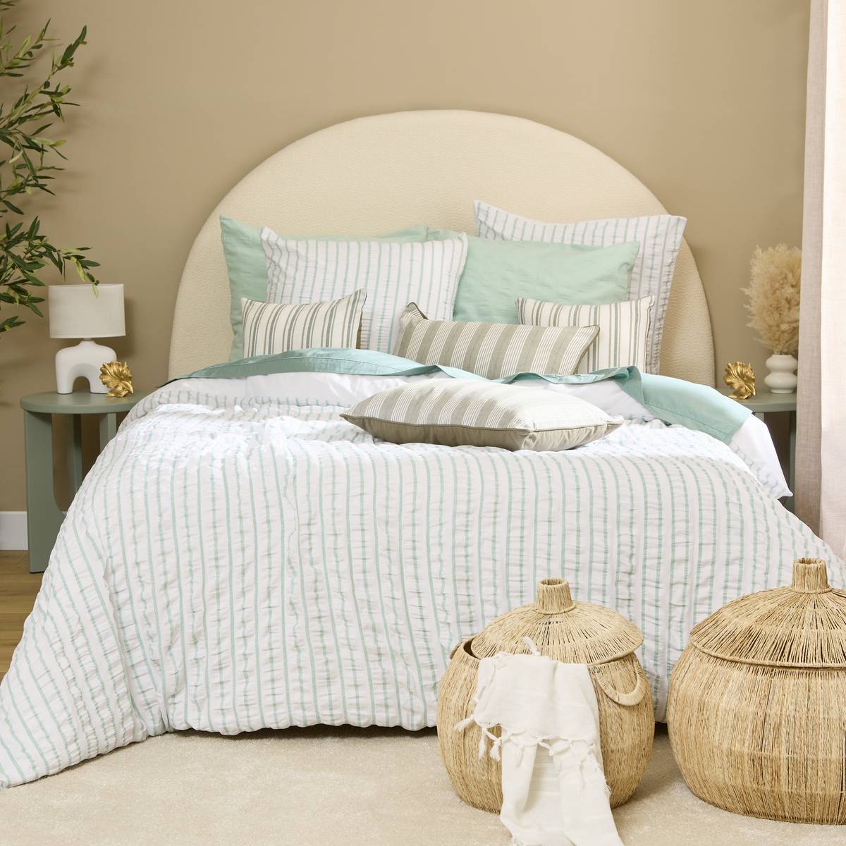 Parure de lit Stripes 240x220cm rayée vert céladon et blanc