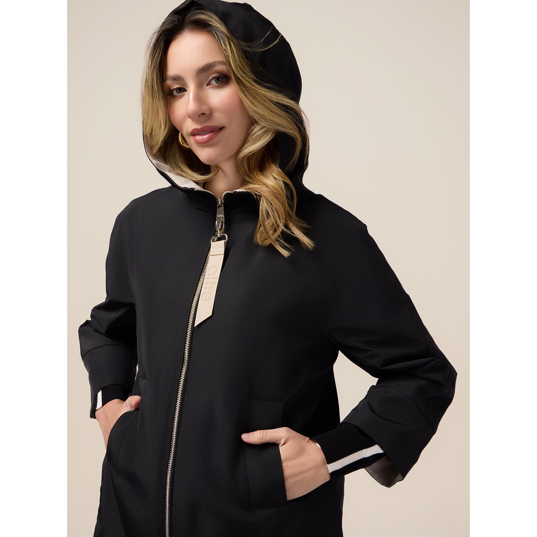 Oltre - Parka con cappuccio e zip - Nero
