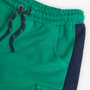 Bermudas para niÃ±o en felpa lisa de color verde, Camiseta