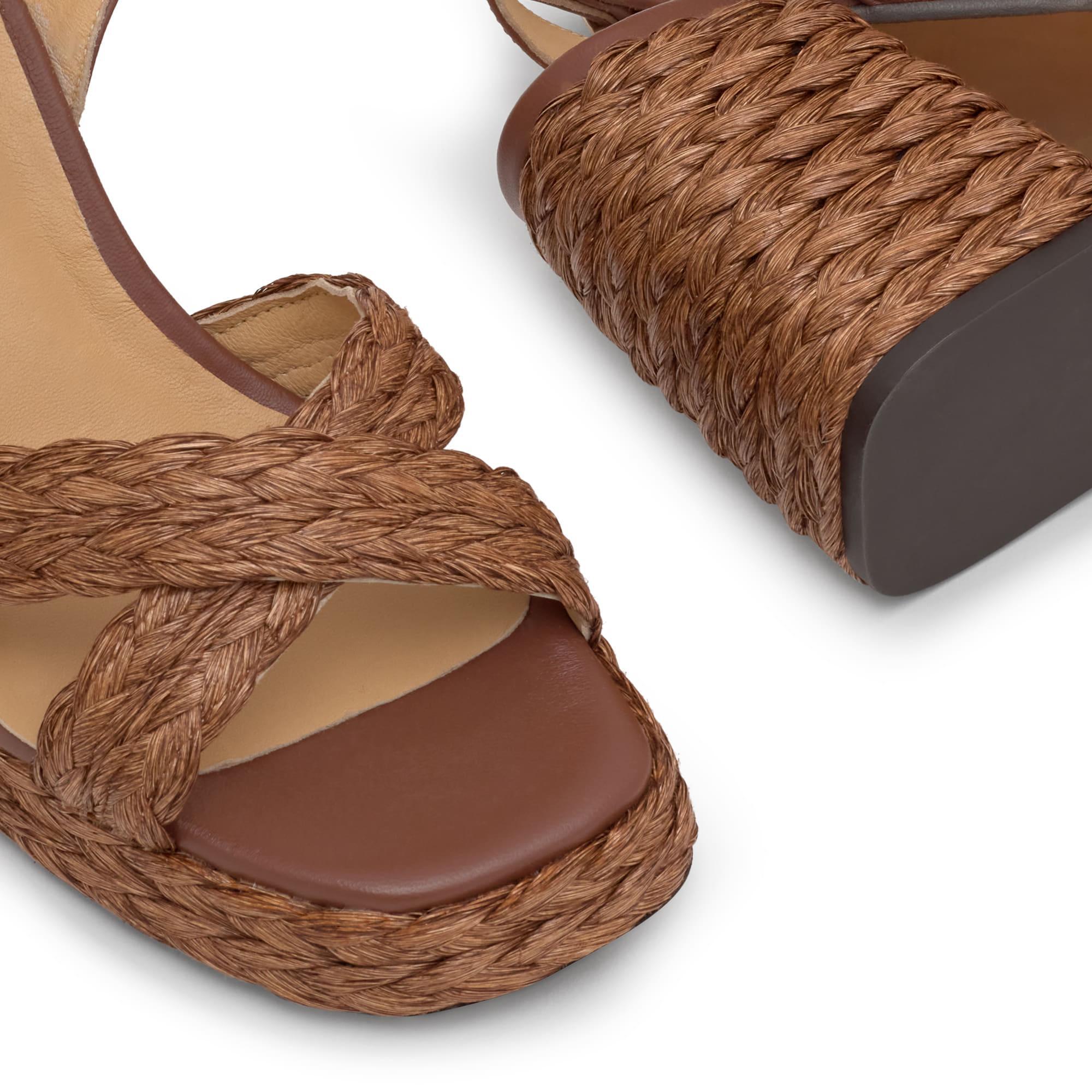 Sandalia de tacón Valeriette en rafia natural con cierre de pulsera