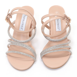 Sandali in simil pelle con tacco comodo e fasce ricoperte di strass