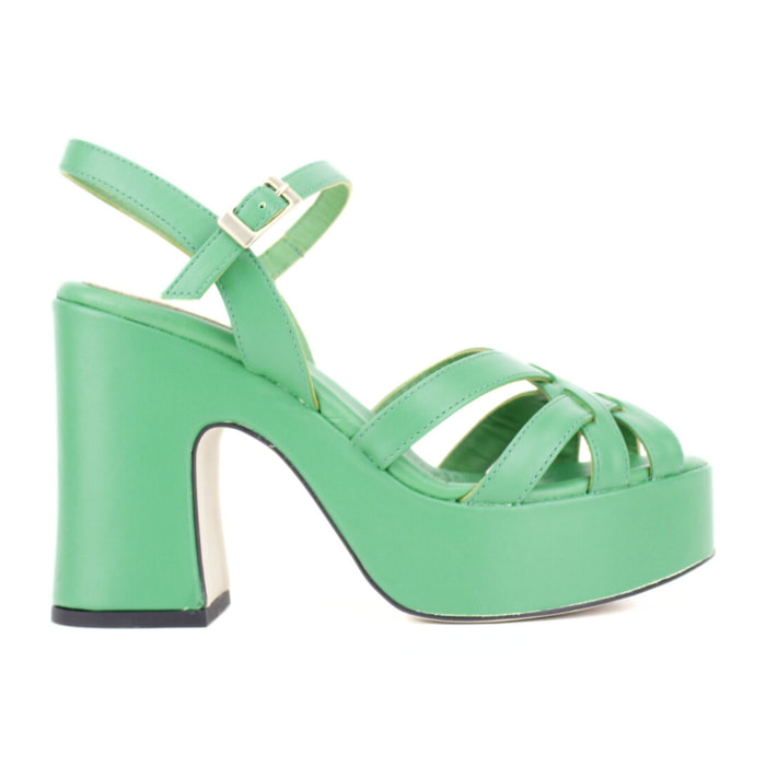 Sandaliaplataforma en piel. Tacón 7 cm