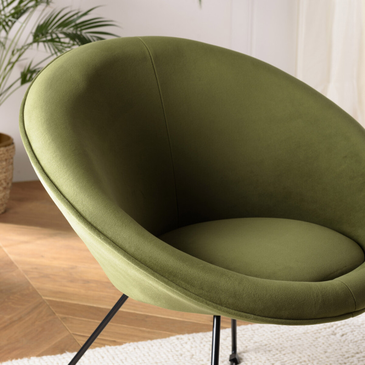 ALBANE - Fauteuil tissu velours vert olive pieds croisés métal noir