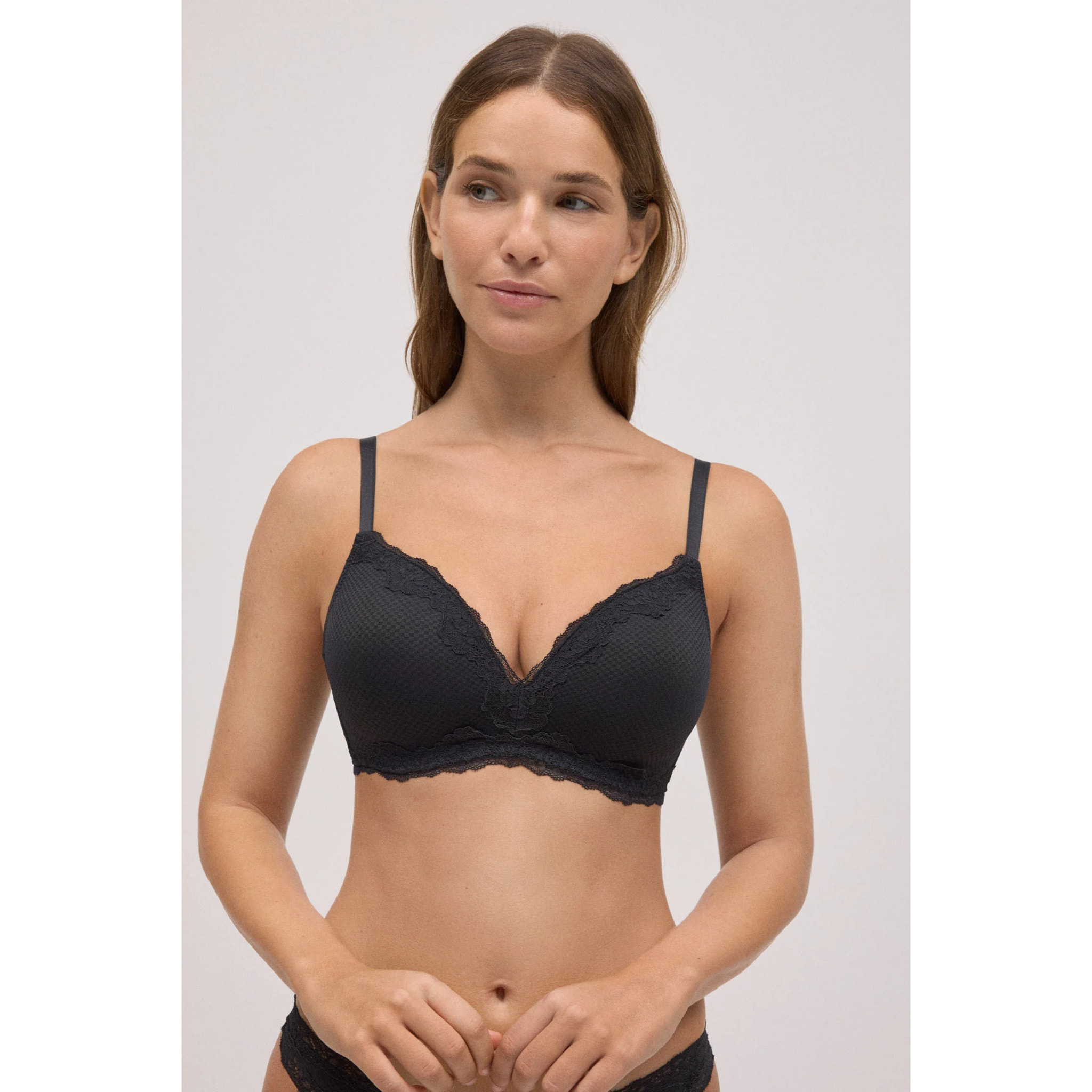 Reggiseno imbottito senza ferretto con pizzo nero, coppa B
