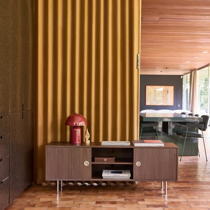 Meuble TV vintage décor bois et acier inoxydable 2 portes 140cm SHELBY