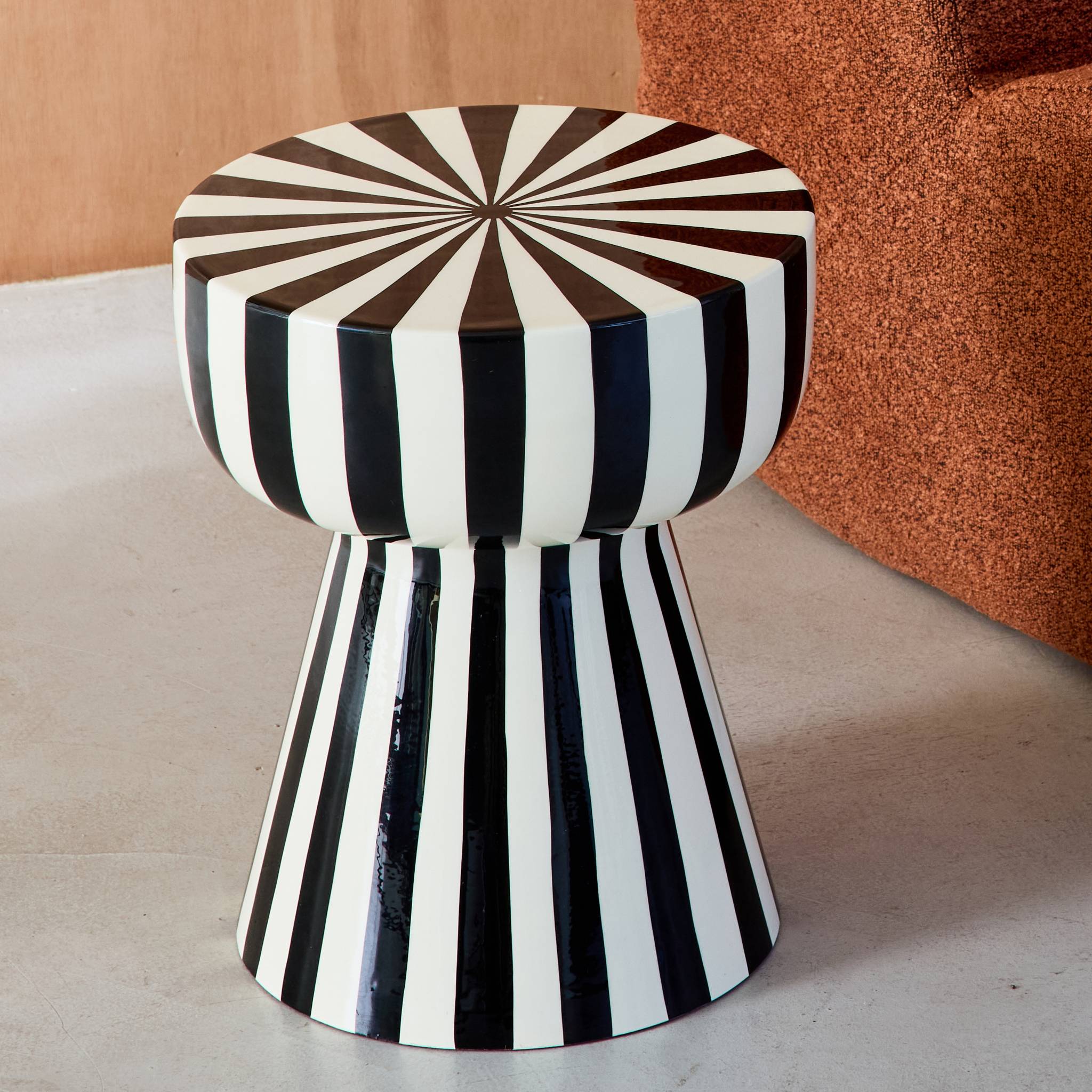 Table d'appoint, bout de canapé, table de chevet, acier émaillé rayures bicolores Ø34 x H41cm ZIGGY