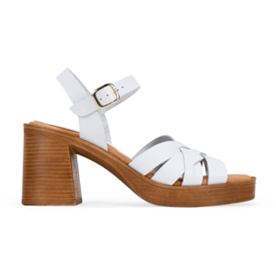 Sandalias de tacón blancas en piel con hebilla