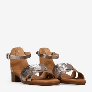 Sandalias de piel metalizadas con tacón bajo