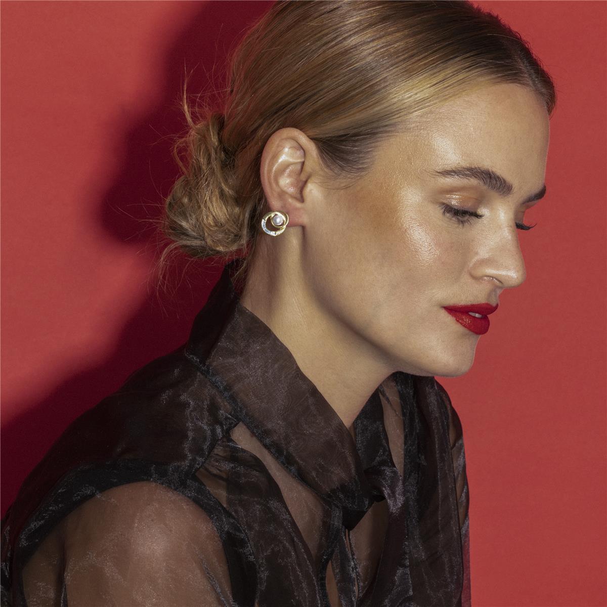 Pendientes con Perla Blanca acabado oro 18k