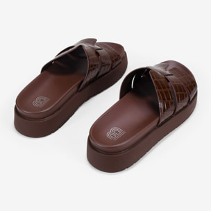 Sandalias de plataforma marrones efecto cocodrilo