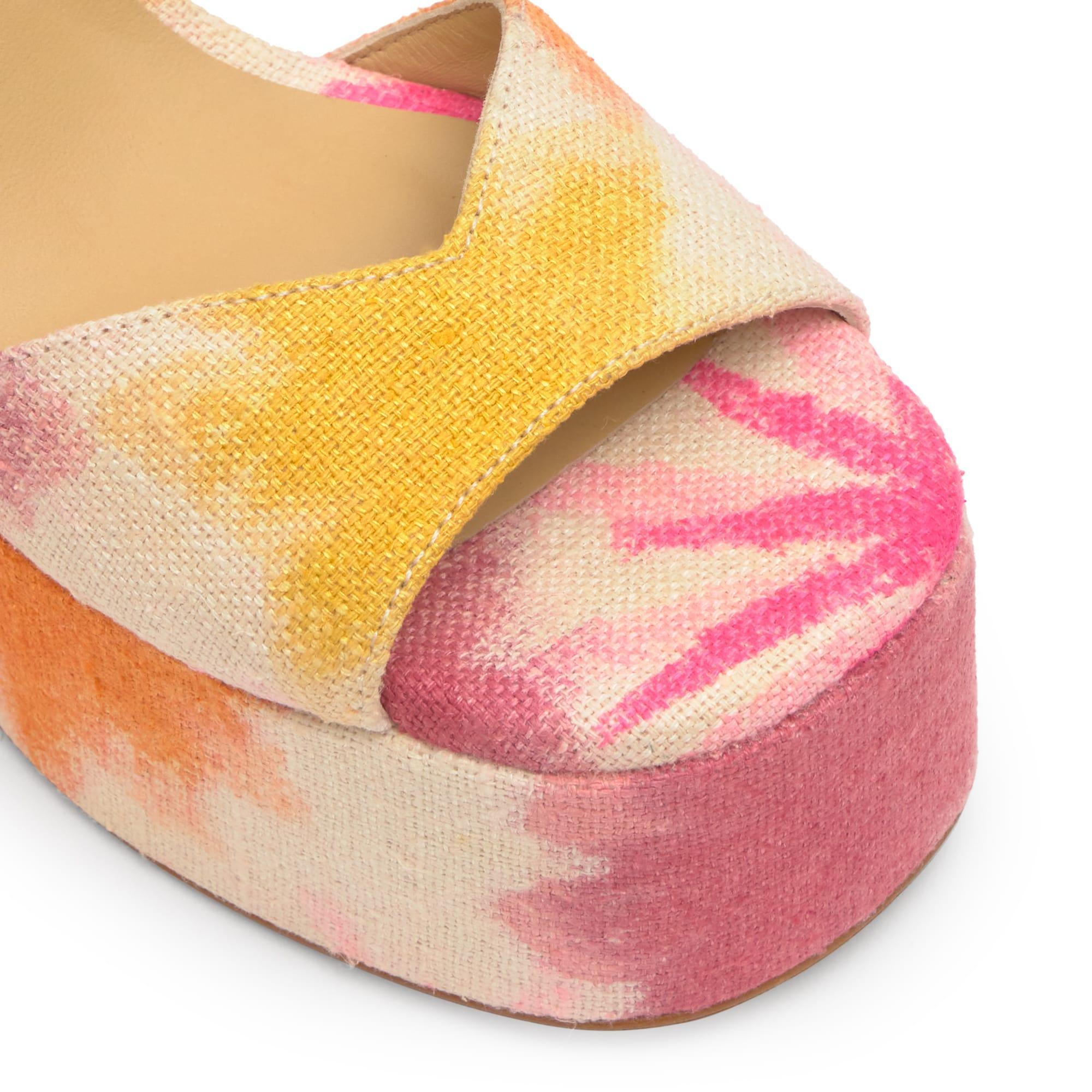 Sandalia Flora tacón a juego en lino con motivo floral estampado y hebilla