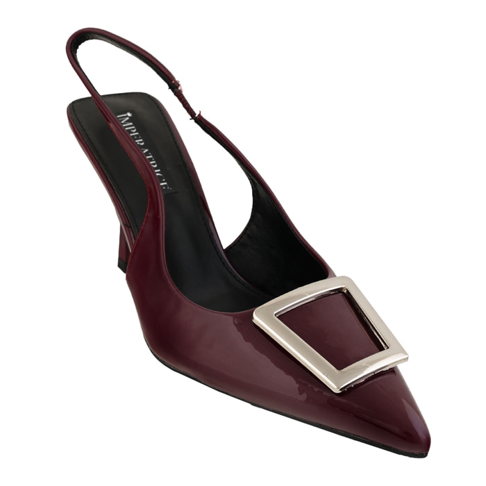 Decolletè slingback verniciate con dettaglio in metallo