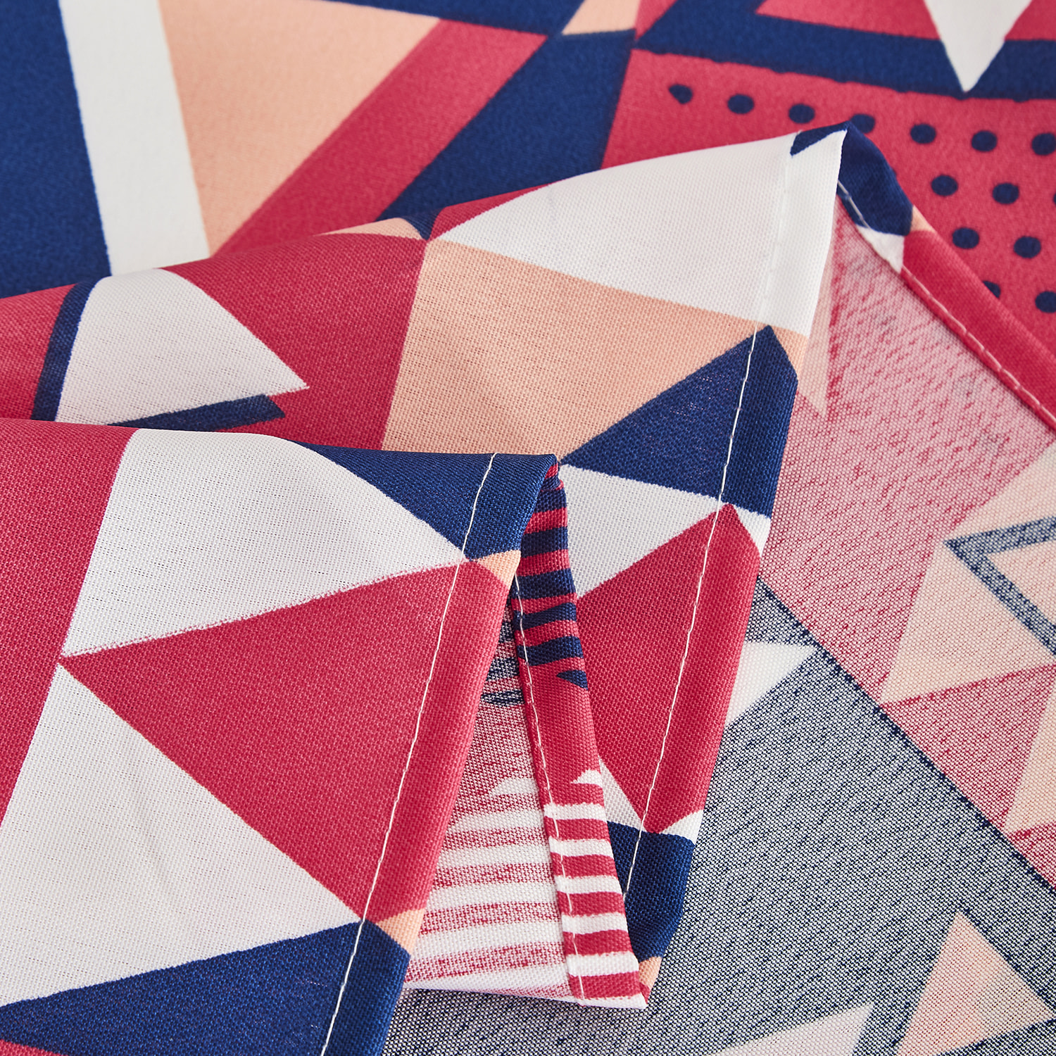 Tovaglia antimacchia 140x140 cm.