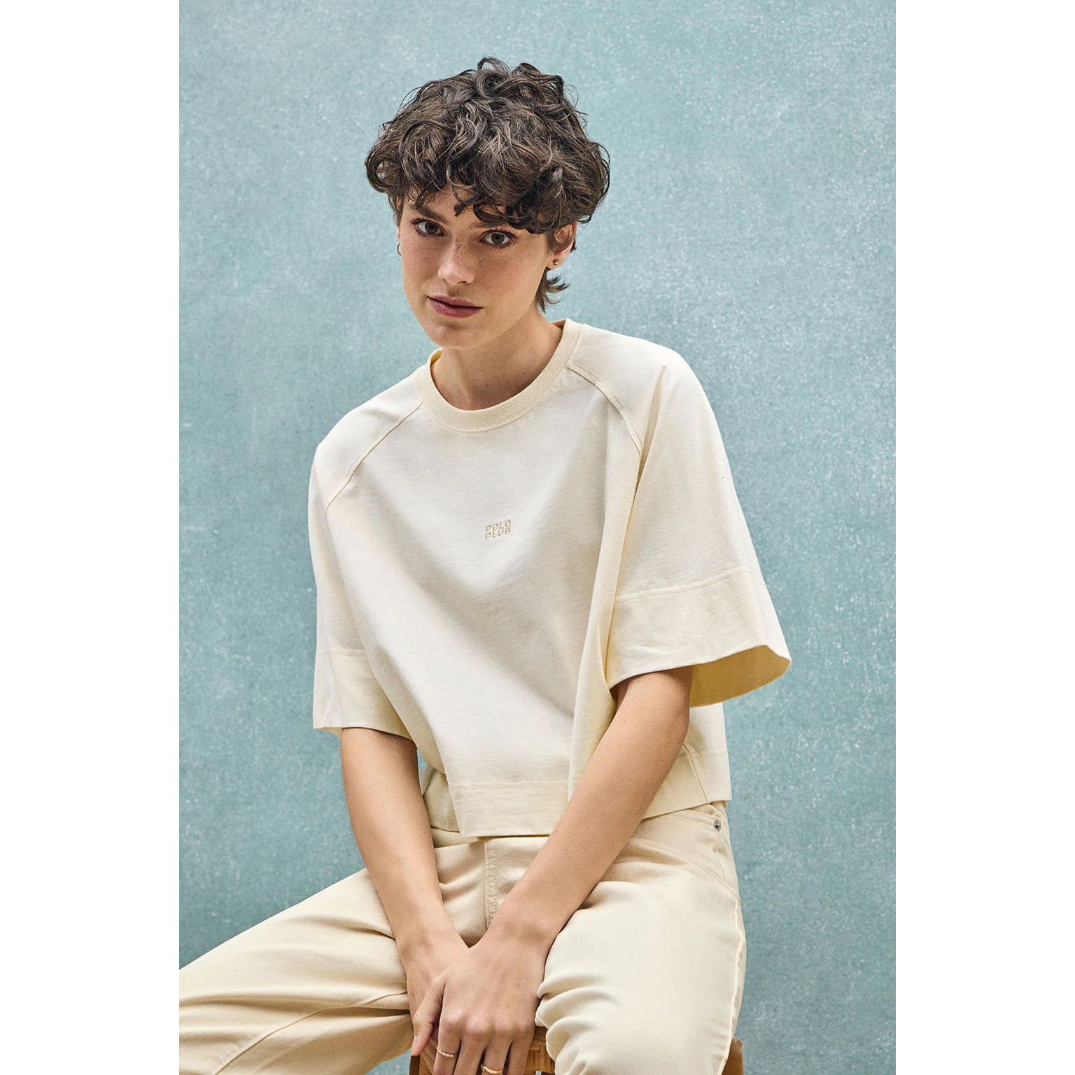 Maglietta ecrù Danae con logo ricamato