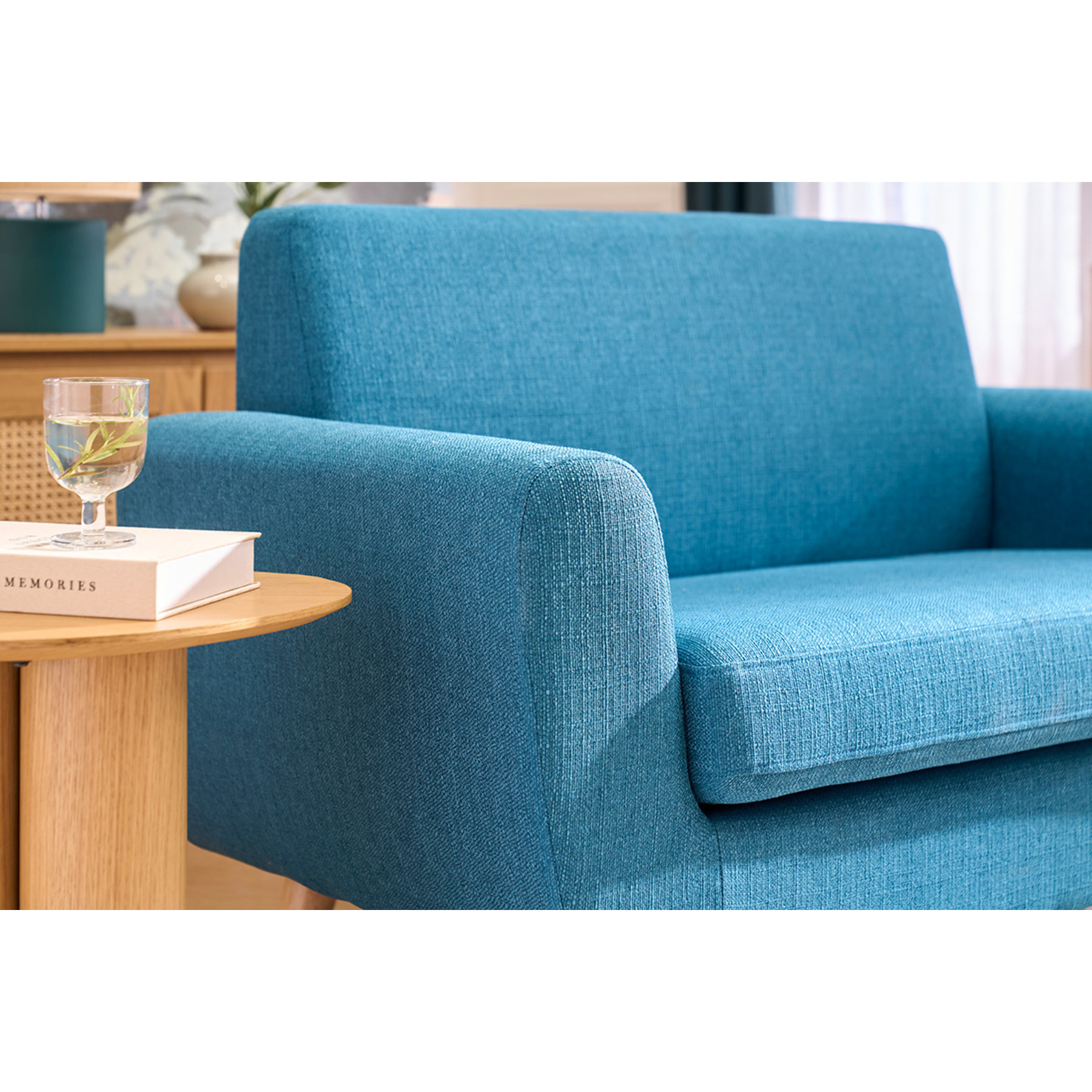 Canapé scandinave 2 places en tissu bleu canard et bois clair PURE