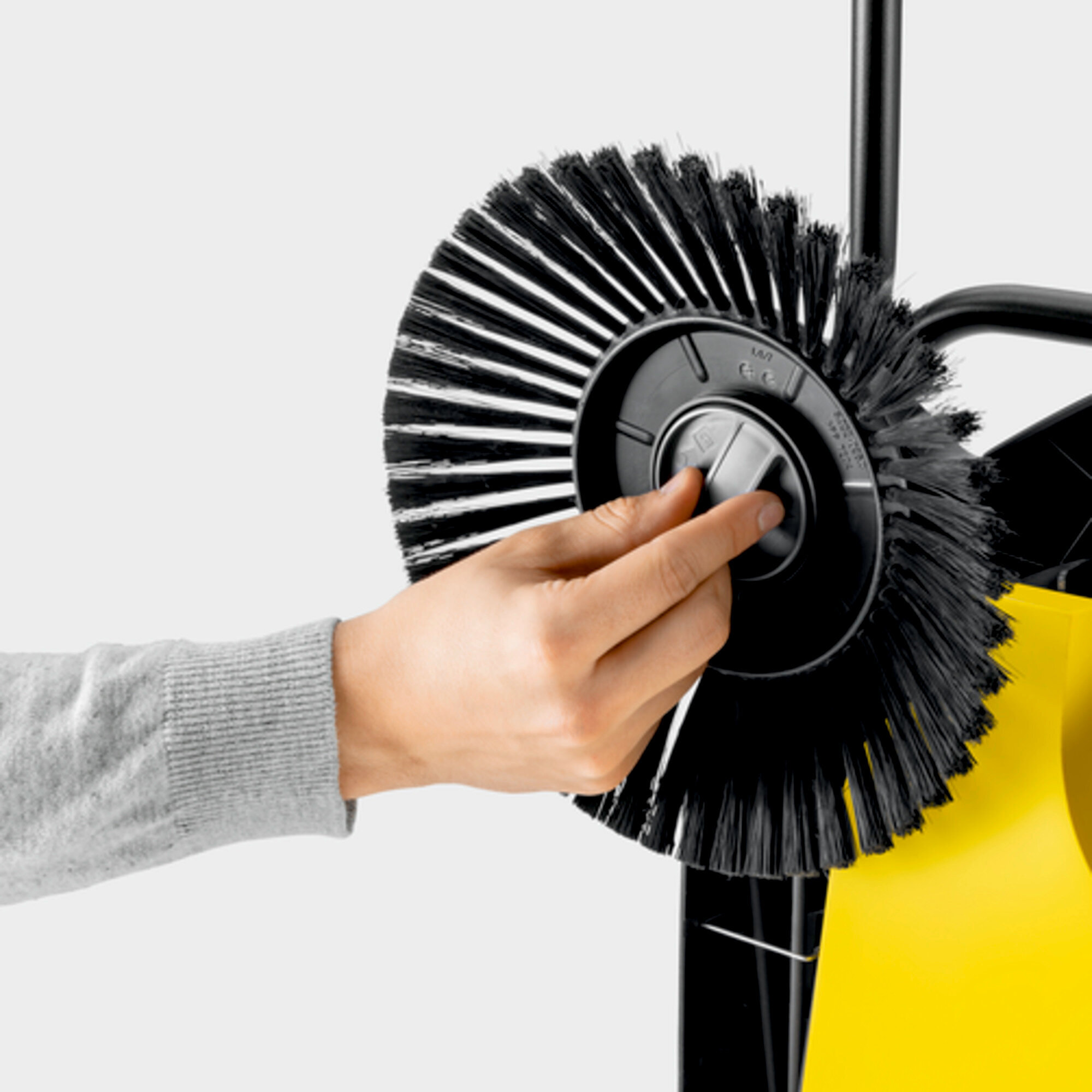 Balayeuse mécanique Karcher S 4 Twin - 2 brosses latérales