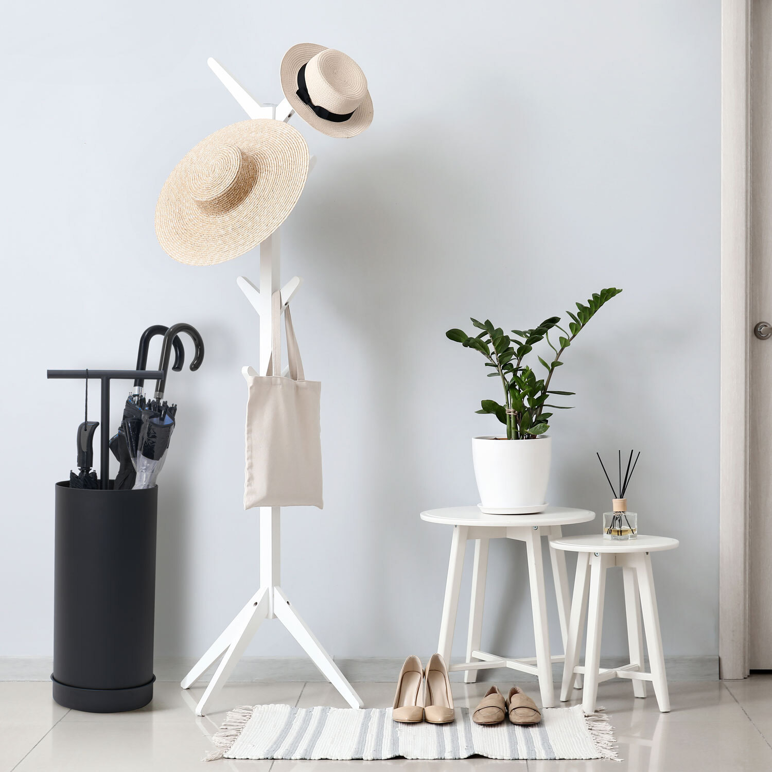 Ohm - Portaombrelli di design con supporto appendi ombrelli e feritoia di svuotamento acqua